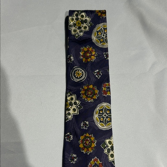 Hugo Boss Navy Tie with Geometric Patterns - Picture 3 of 4